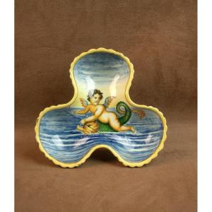 Polylobed Cup In Italian Majolica, Pesaro Molaroni Factory, 19th Century 