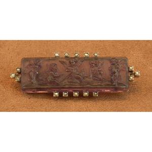 Antique Brooch In Molded Glass With Cherub Decoration, Silver Setting And Fine Pearls 