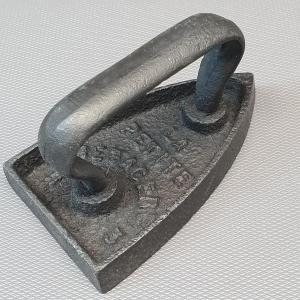 Small Iron The Little Housewife No. 3