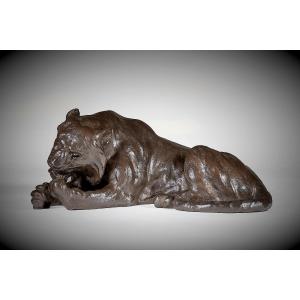 Japanese Bronze By Kondo Shoshin (masazane) - Tiger Licking Its Paws