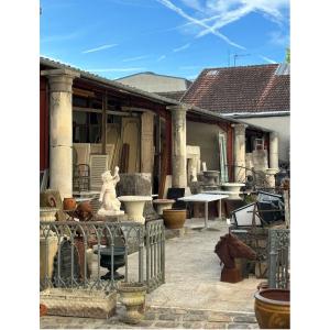 4 Stone Columns
