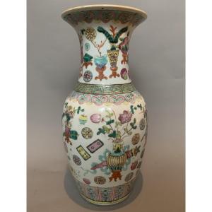 Chinese Porcelain Vase – Famille Rose – 19th Century