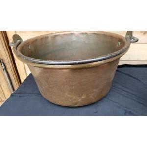 Copper Cauldron (48 Cm In Diameter) With Its Iron Handle, 19th Century