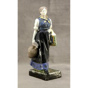 Hugo Franz Kirsch (1873-1961) - Peasant Woman With A Sickle - Polychrome Glazed Ceramic, Ca 1900