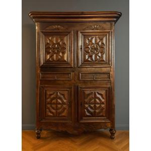 18th Century Four-door Cabinet In Solid Walnut 