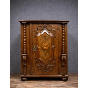 A Magnificent Piece Of Furniture In Solid Wood, Richly Carved, Dating From The 17th Century.