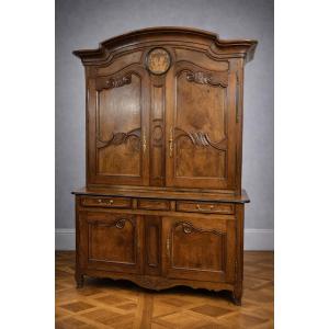 Important Two-part Louis XV Charolais Walnut Buffet, 18th Century