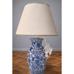 Large Lamp Composed Of A Blue And White Porcelain Vase In The Chinese Style