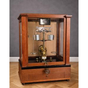 Antique Precision Scale Under A Mahogany Globe - Maison Becker, Brussels - Early 20th Century