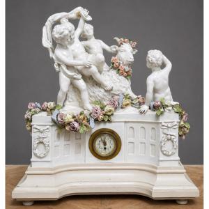 Large Clock In Capodimonte Porcelain With Romantic Décor