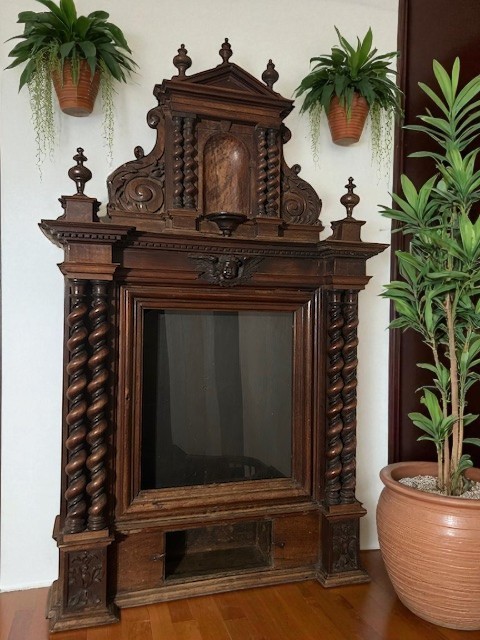 Edicola in legno di noce