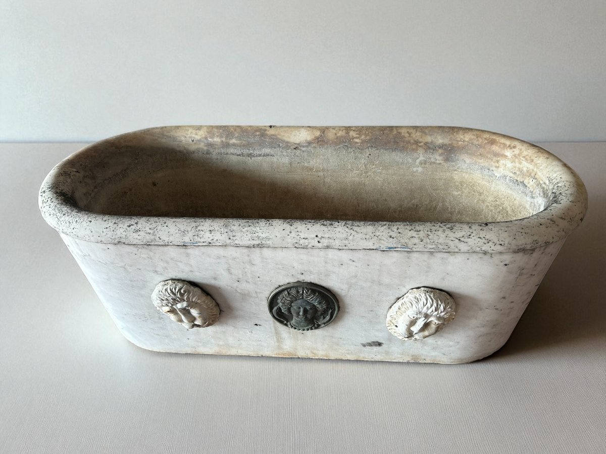 GRANDE VASCA IN MARMO CON FINIMENTI IN BRONZO-photo-5