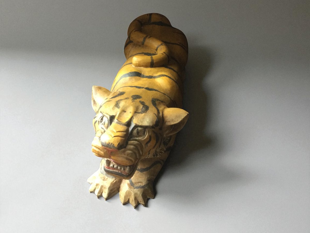 SCULTURA IN LEGNO LACCATO RAFFIGURANTE TIGRE-photo-2