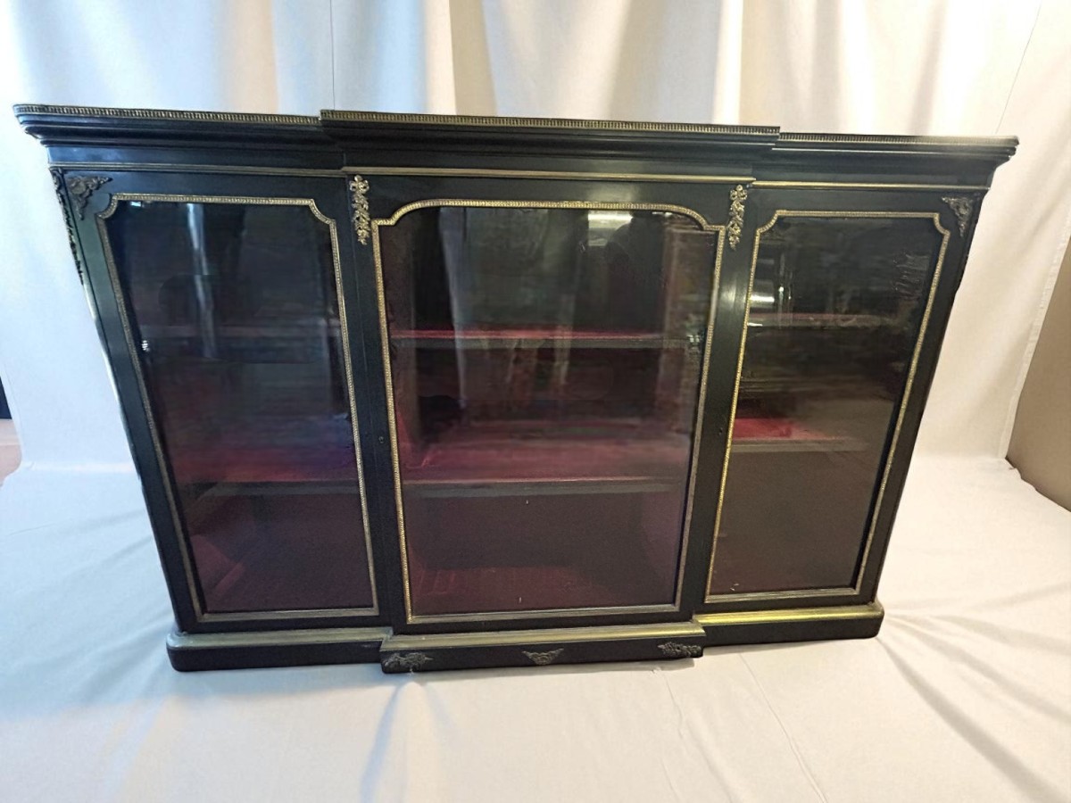 CREDENZA- VETRINA EBANIZZATA CON APPLICAZIONI IN BRONZO 