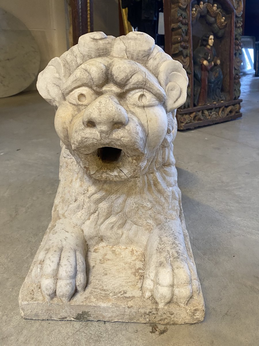 SCULTURA IN MARMO BIANCO RAPPRESENTANTE LEONE-photo-1