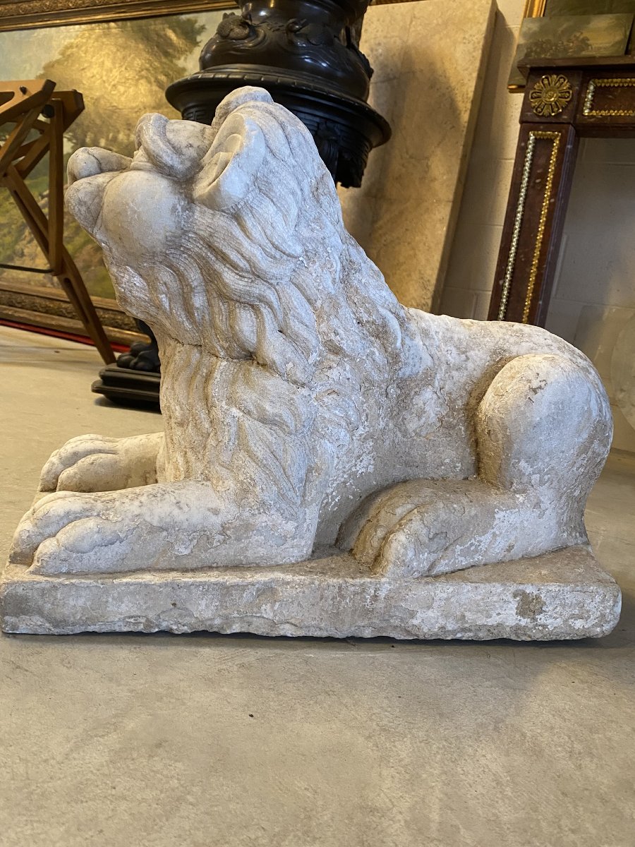SCULTURA IN MARMO BIANCO RAPPRESENTANTE LEONE-photo-2