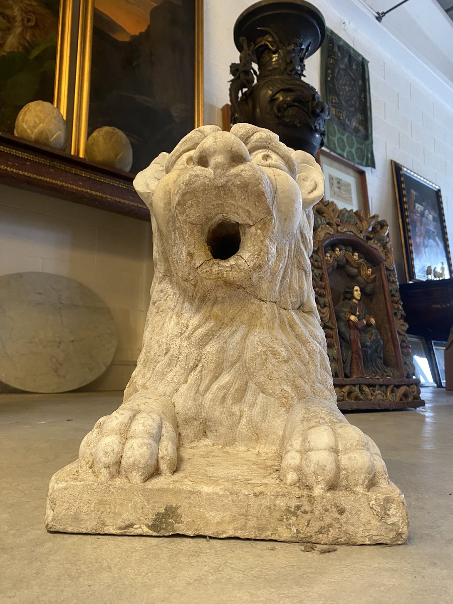 SCULTURA IN MARMO BIANCO RAPPRESENTANTE LEONE-photo-3
