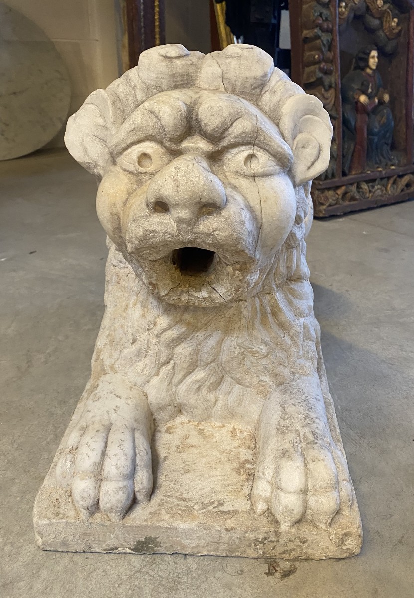 SCULTURA IN MARMO BIANCO RAPPRESENTANTE LEONE