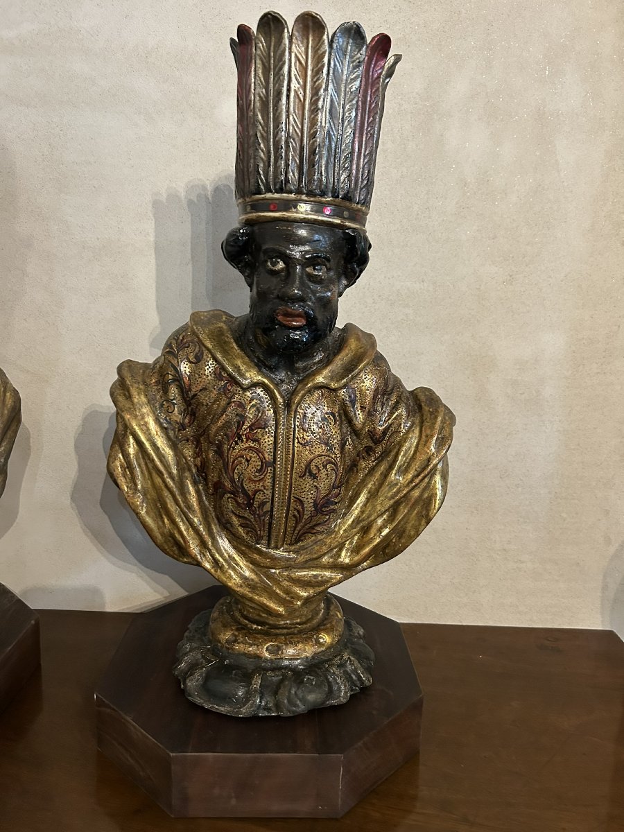 COPPIA DI BUSTI IN LEGNO LACCATO E DORATO RAPPRESENTANTI MORI VENEZIANI XVIII SECOLO-photo-2