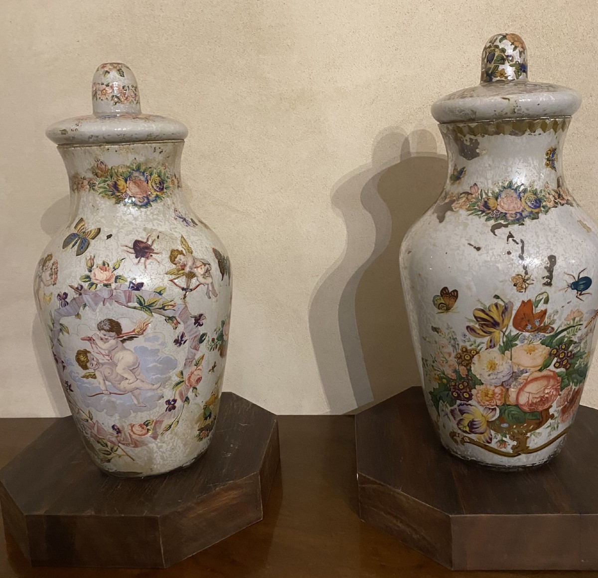 COPPIA DI VASI IN VETRO DIPINTO