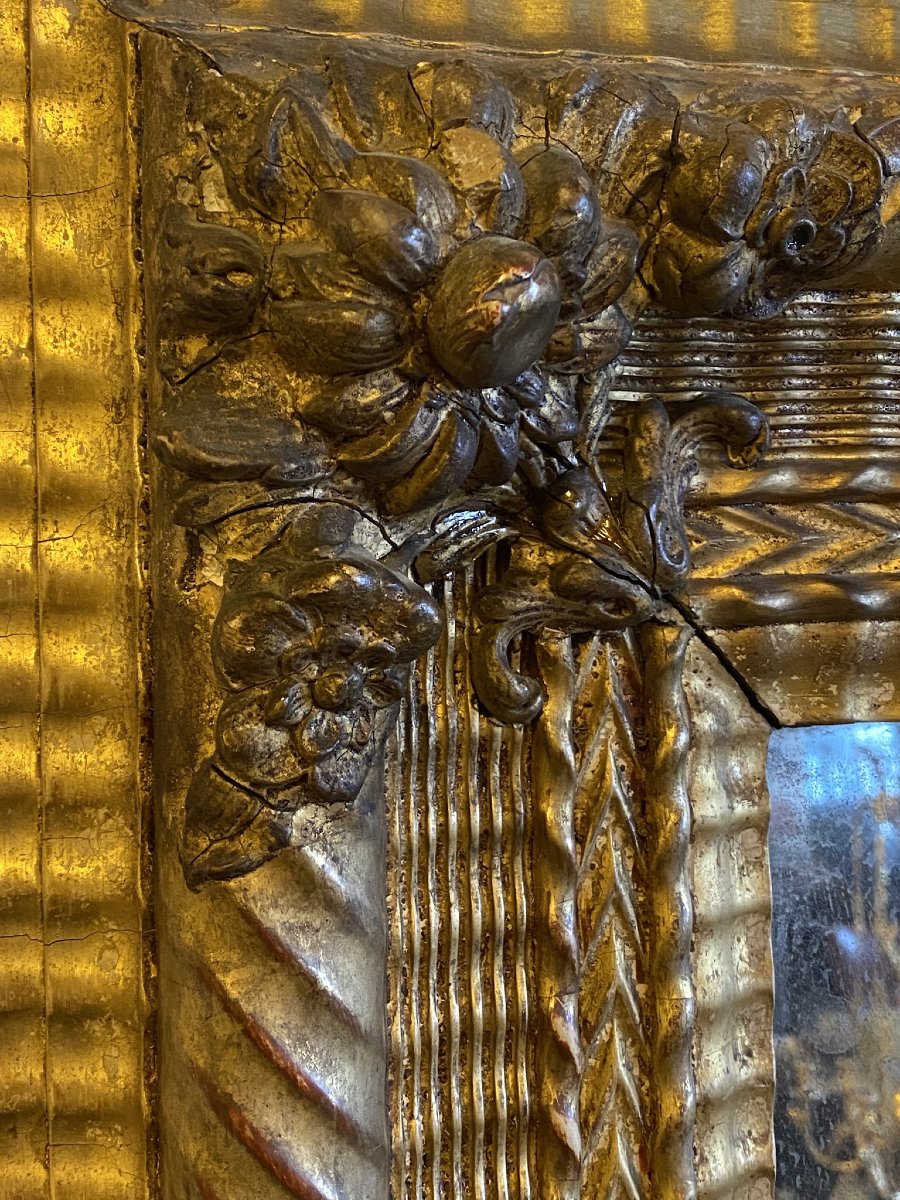 GRANDE SPECCHIERA IN LEGNO E GESSO DORATA STILE GUILLOCHE-photo-2