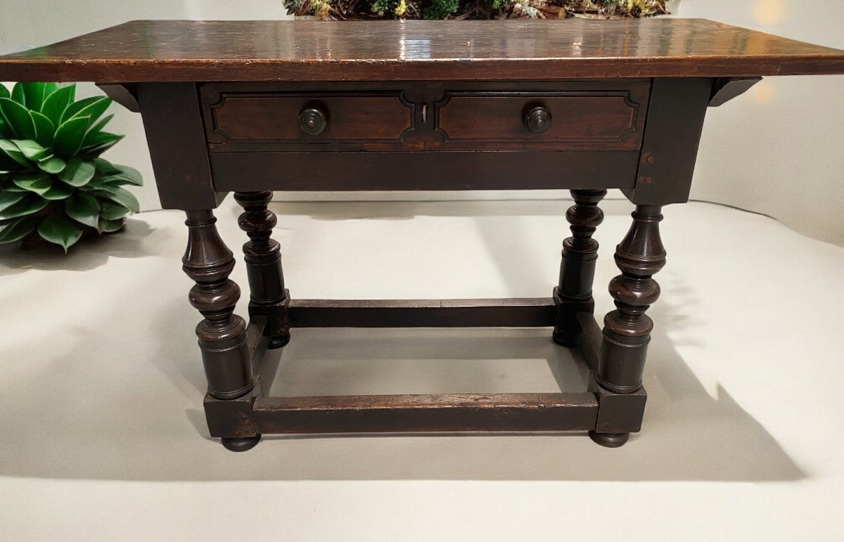 TAVOLO BOLOGNESE IN NOCE XVII SECOLO