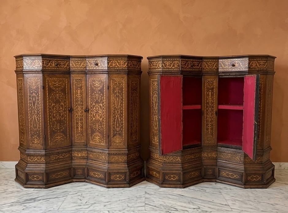 COPPIA DI MOBILI BASSI CON INTARSI SEC XIX
