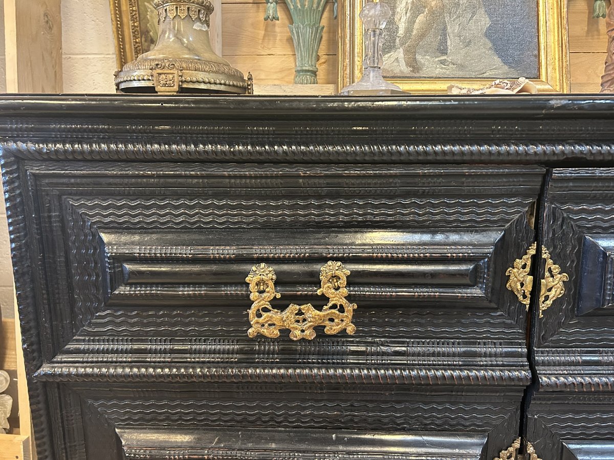 CASSETTONE GUILLOCHE XVII SECOLO TRASFORMATO A CREDENZA -photo-3
