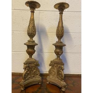 COPPIA DI CANDELABRI IN LEGNO E "PASTIGLIA" DORATI