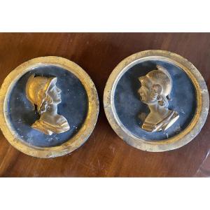 COPPIA DI MEDAGLIONI IN LEGNO LACCATO