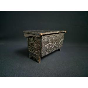 Small 19th Century Auvergne Folk Art Box