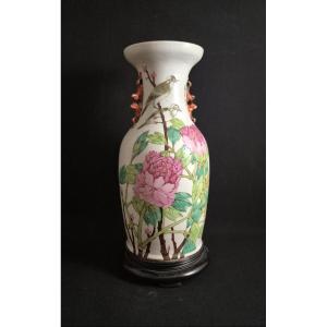 Chinese Porcelain Vase, Late 19th Century