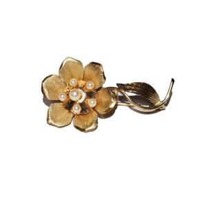 Retro Flower Brooch Yellow Gold And Pearls