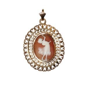Yellow Gold Cameo Pendant With An Antique Dancer