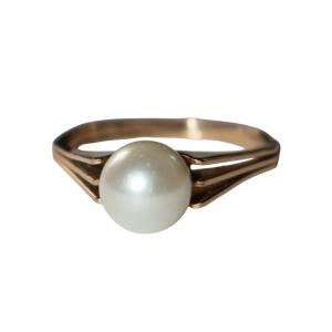 Cultured Pearl Ring In Yellow Gold With A Ribbed Setting