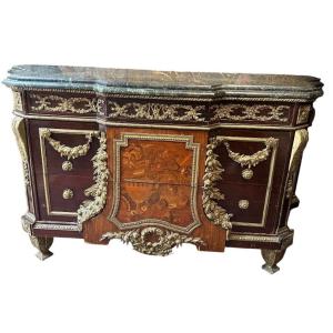 Chest Of Drawers With Central Wooden Projection And Marble Top 