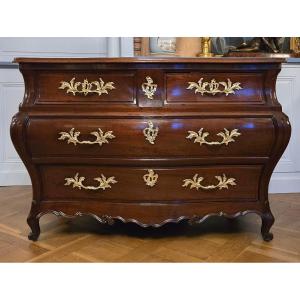 A Bordeaux-style Chest Of Drawers In Solid Mahogany, Tomb-shaped, Louis XV Period, Circa 1750