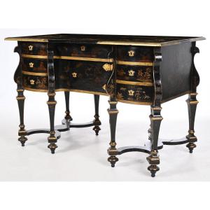 Mazarin Desk With Black Background And Gold Decoration - Louis XIV Period - Circa 1680