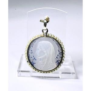 Medal In Mother-of-pearl, Gold And Small Pearls 