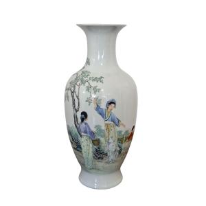 Chinese Famille Rose Vase, 20th Century, Signé "gu Song Zhai Zhi".