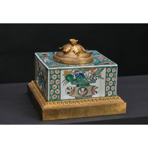 Neoclassical Mercury-gilded Inkwell With Porcelain Green Family, England Circa 1800