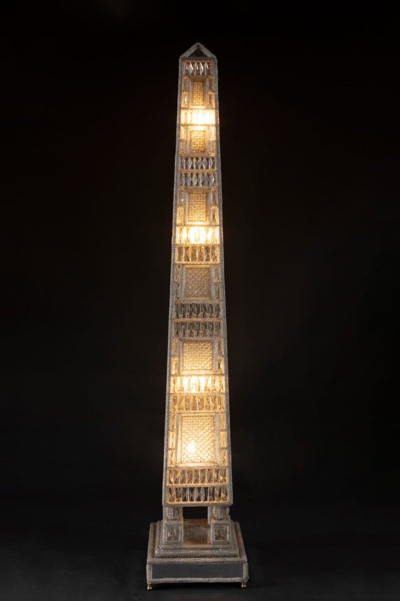 Coppia di monumentali ed eleganti lampade da terra a forma di obelisco-photo-1