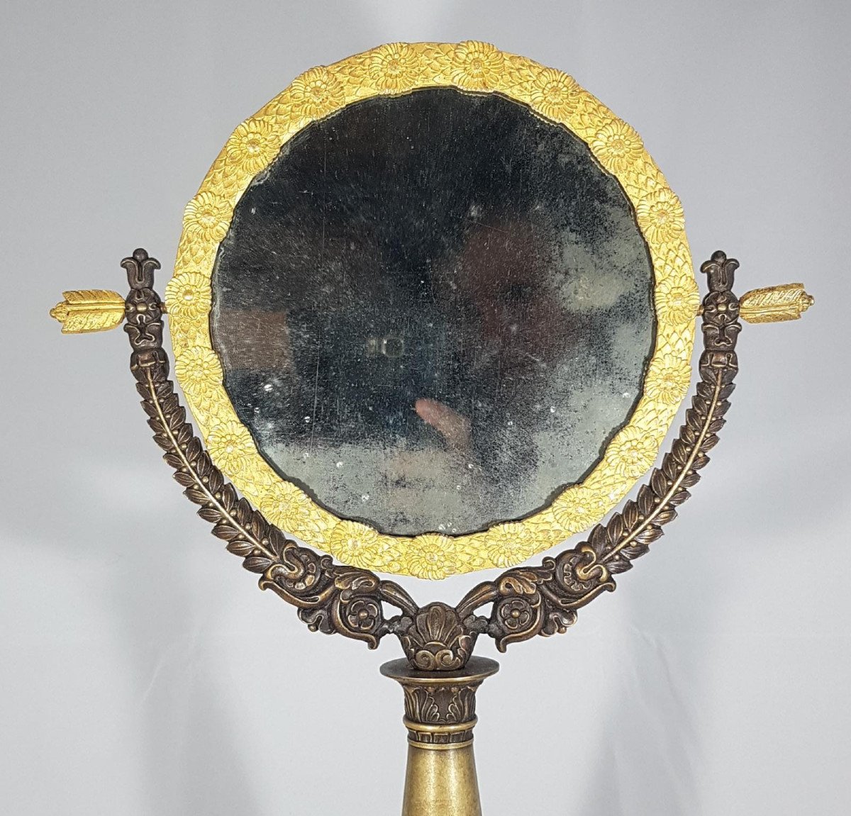 Specchio da toilette in bronzo cesellato brunito e dorato-photo-4