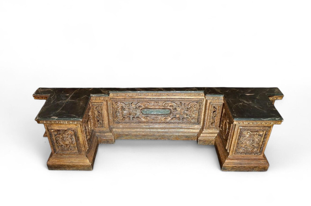 Basamento da cornice in legno dorato