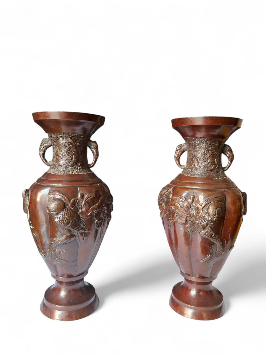 Coppia di vasi giapponesi in bronzo