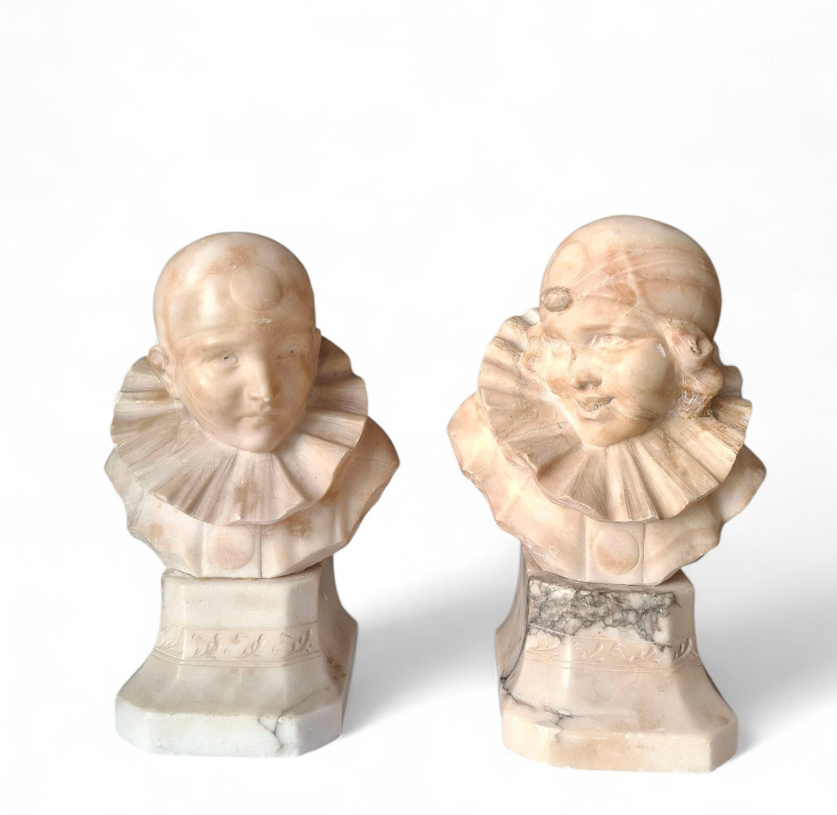 Coppia di sculture raffiguranti Pierrot