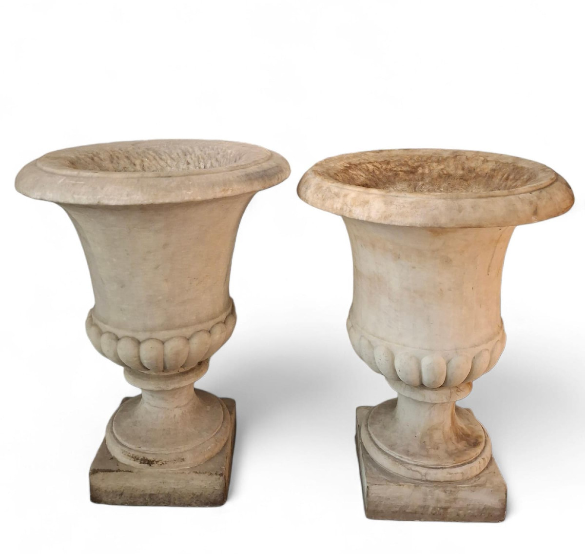 Coppia di vasi medicei in marmo