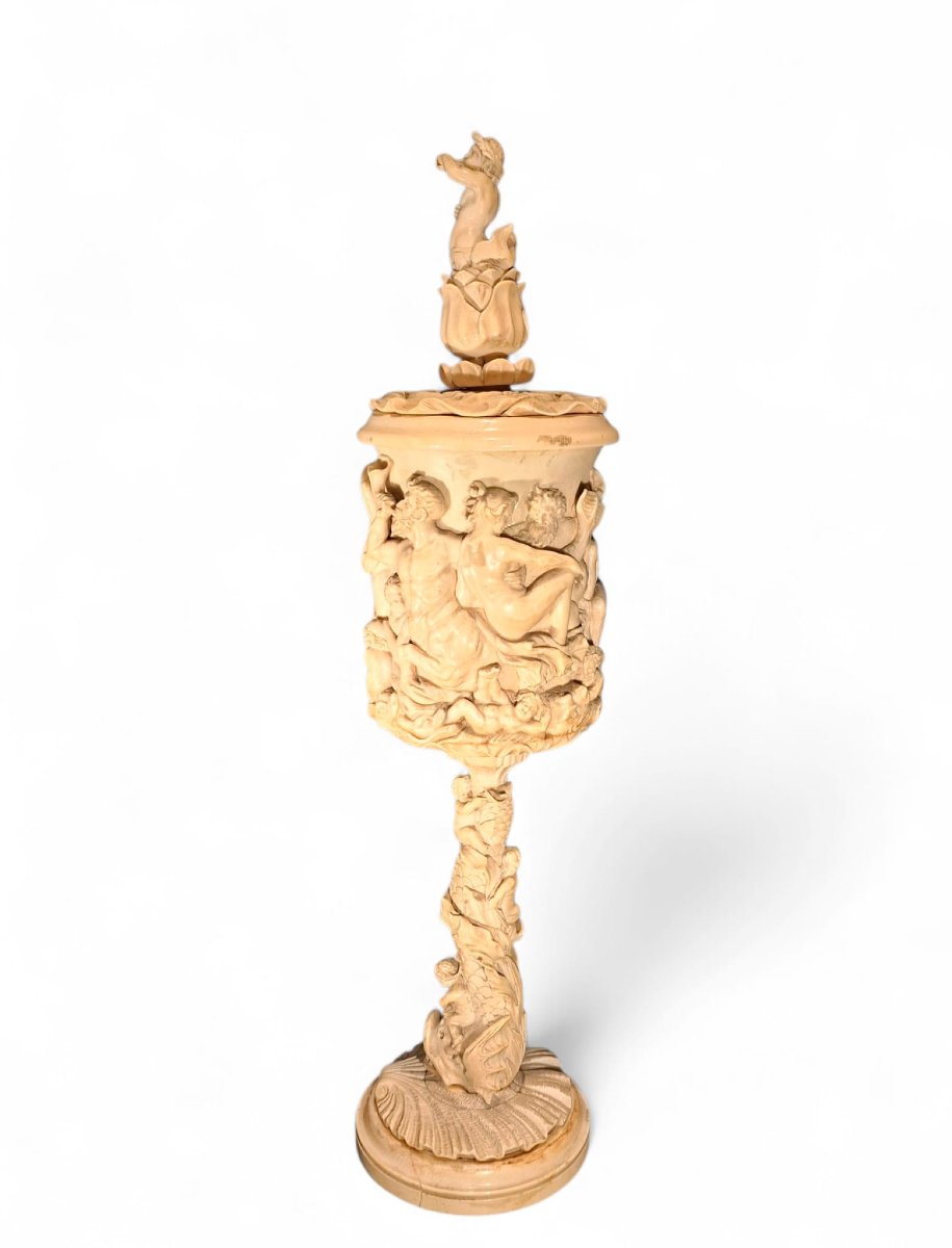 Grande calice con coperchio in avorio-photo-3