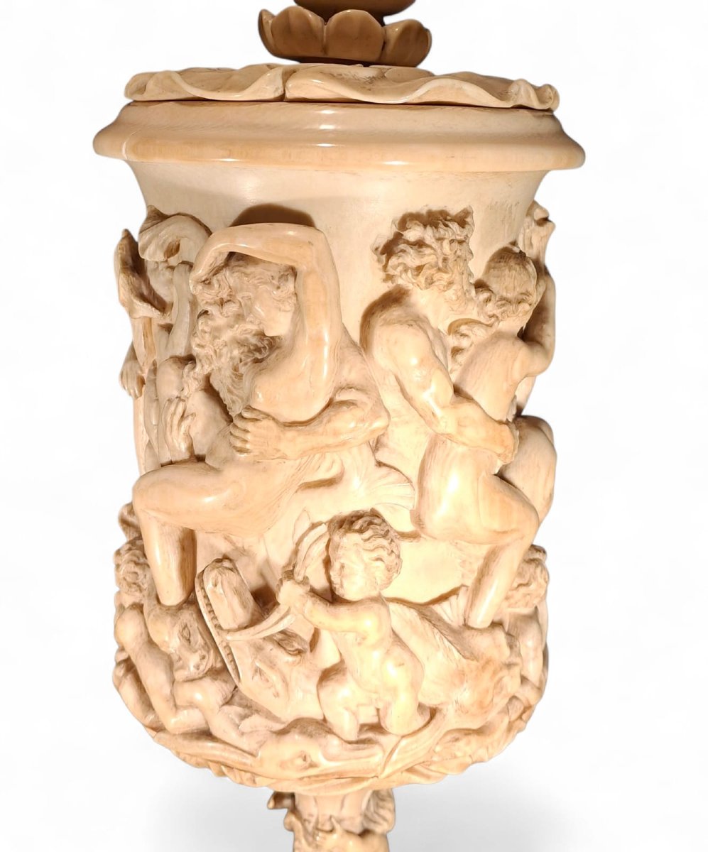 Grande calice con coperchio in avorio-photo-1