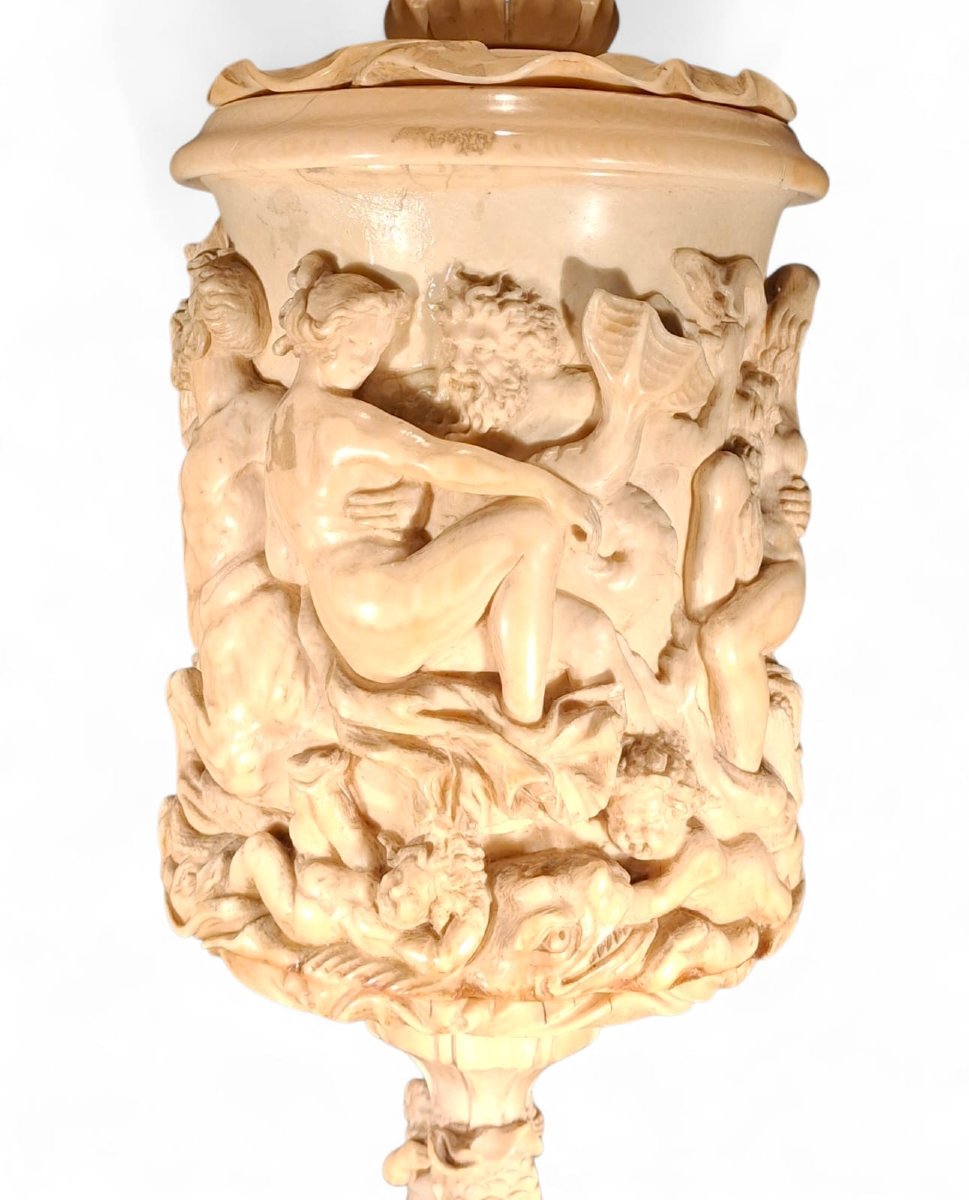 Grande calice con coperchio in avorio-photo-2